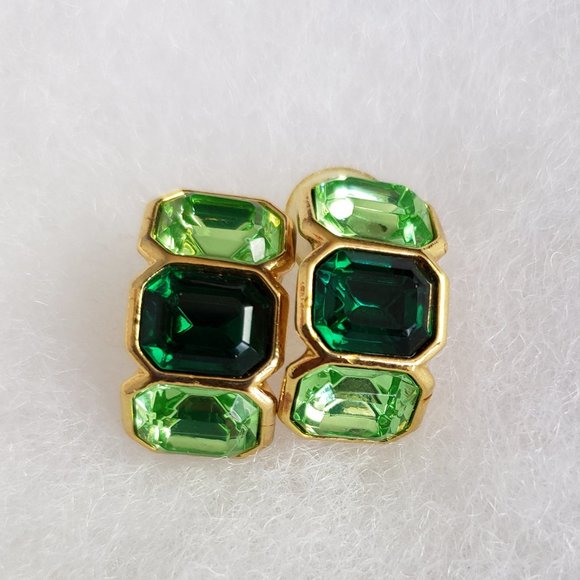 Jewelry - 2/10$ Vintage green earrings